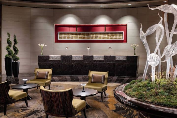 Lobby lounge